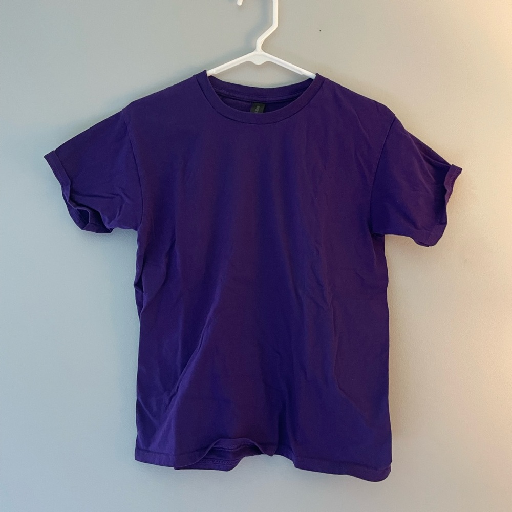 Gildan Heavy Cotton Shirt in Vibrant Purple